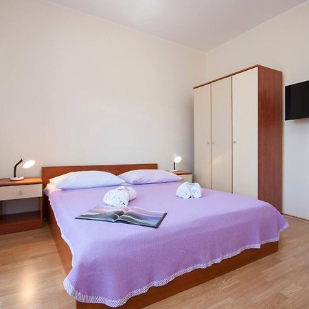 Family Apartments & Rooms Mikelin Primošten Extérieur photo
