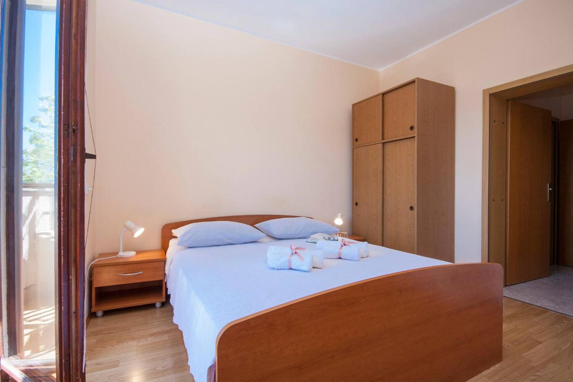 Family Apartments & Rooms Mikelin Primošten Extérieur photo