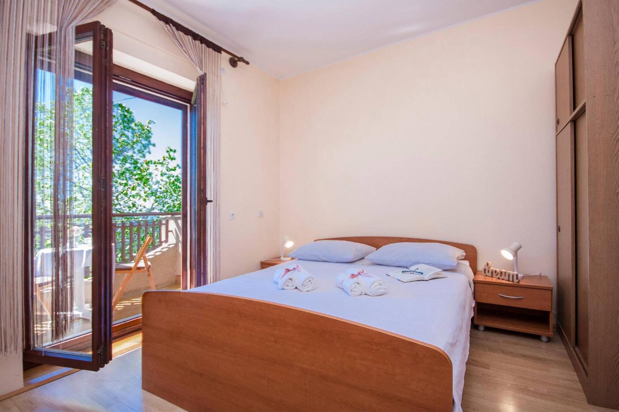 Family Apartments & Rooms Mikelin Primošten Extérieur photo