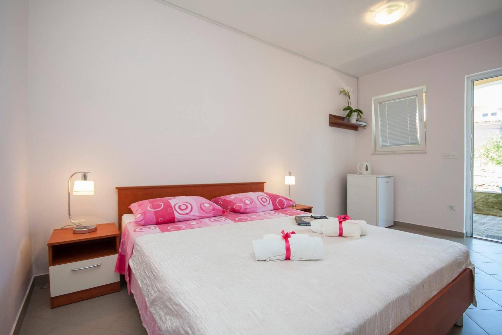 Family Apartments & Rooms Mikelin Primošten Extérieur photo