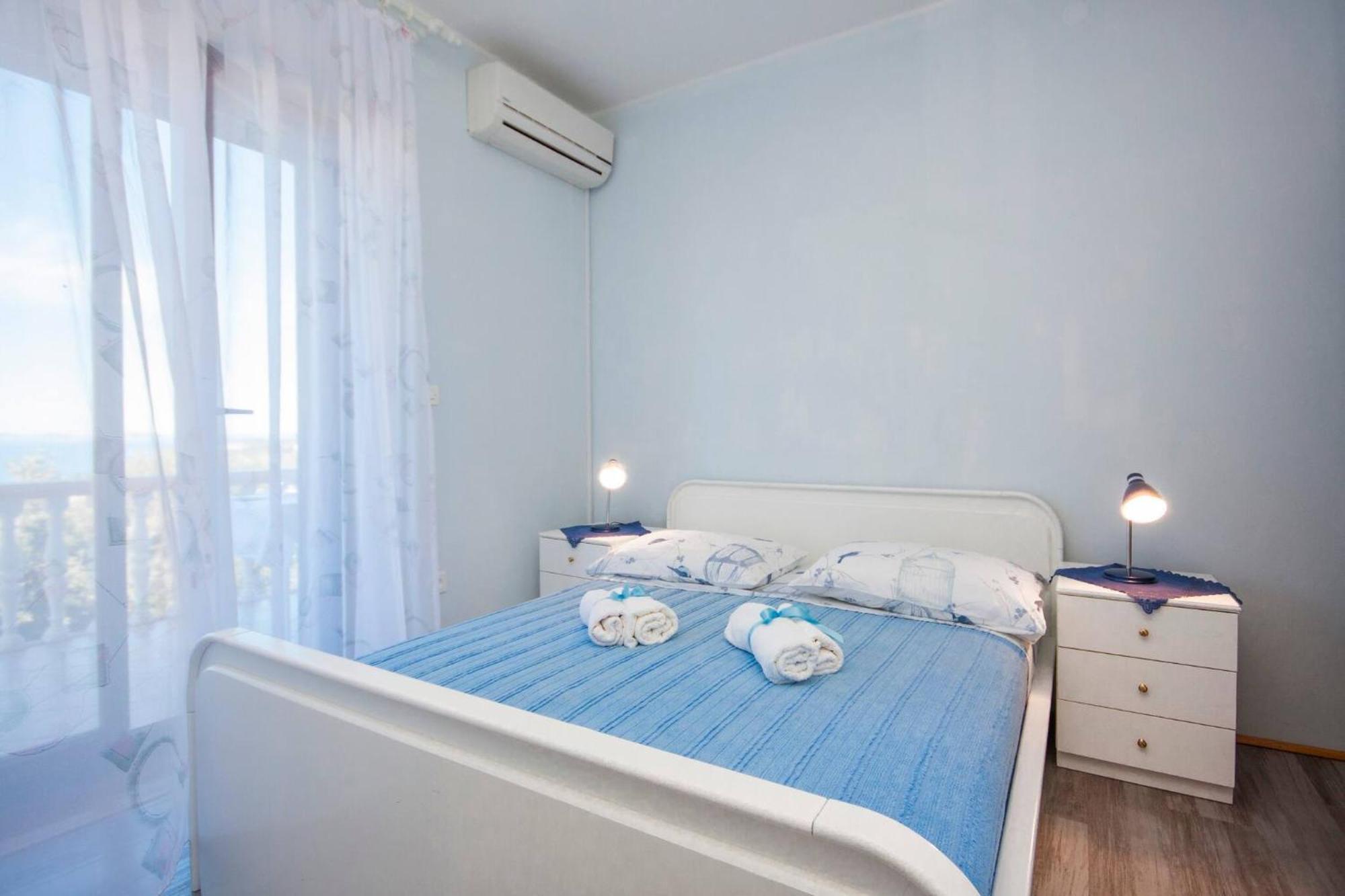 Family Apartments & Rooms Mikelin Primošten Extérieur photo