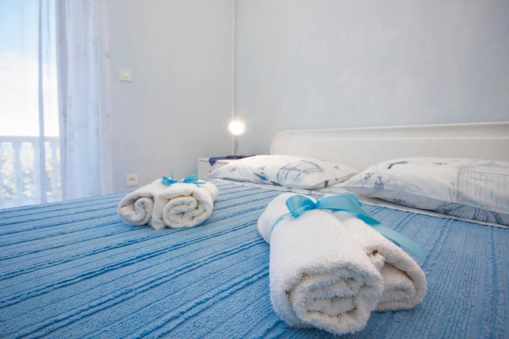 Family Apartments & Rooms Mikelin Primošten Extérieur photo