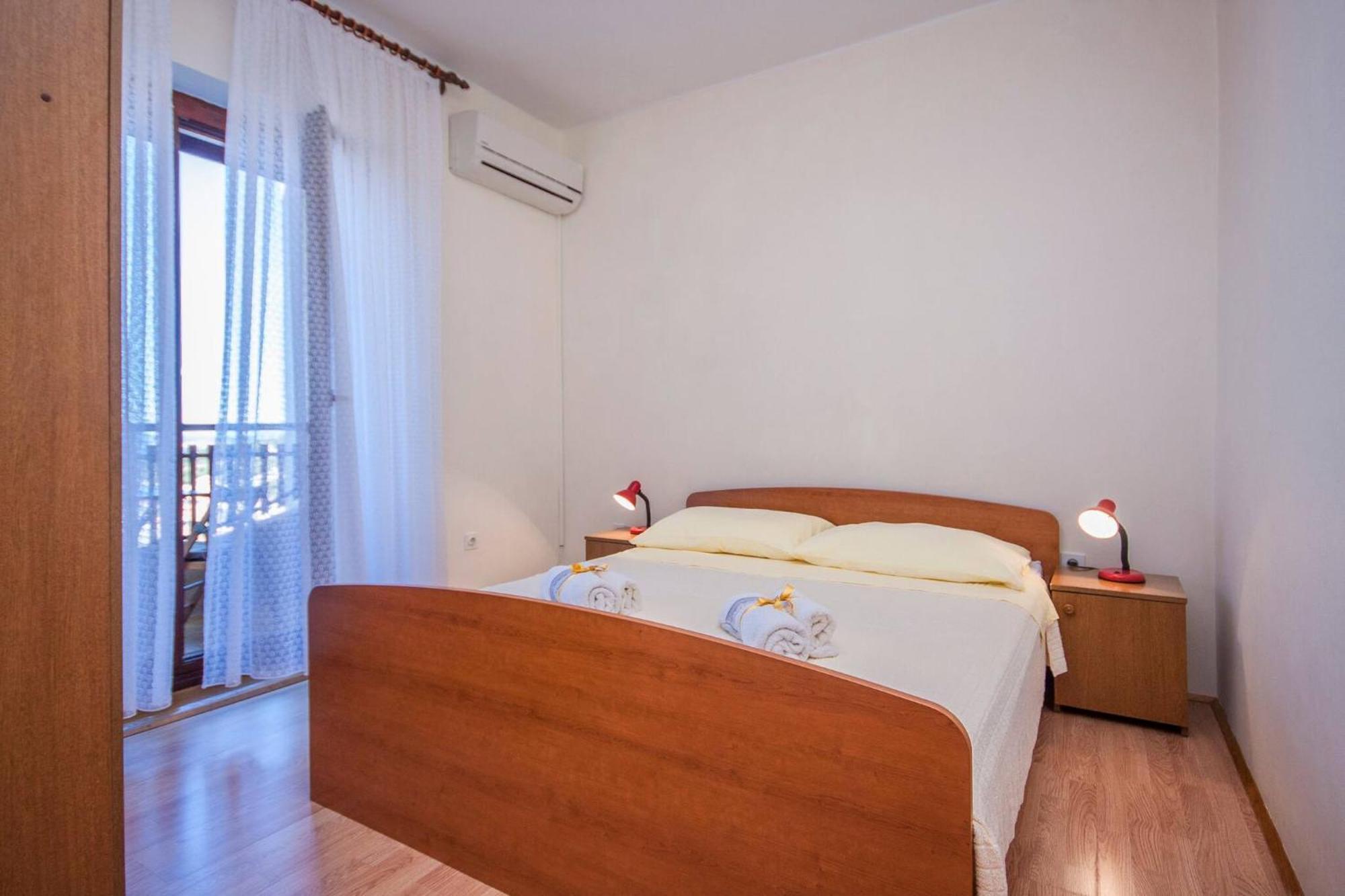 Family Apartments & Rooms Mikelin Primošten Extérieur photo