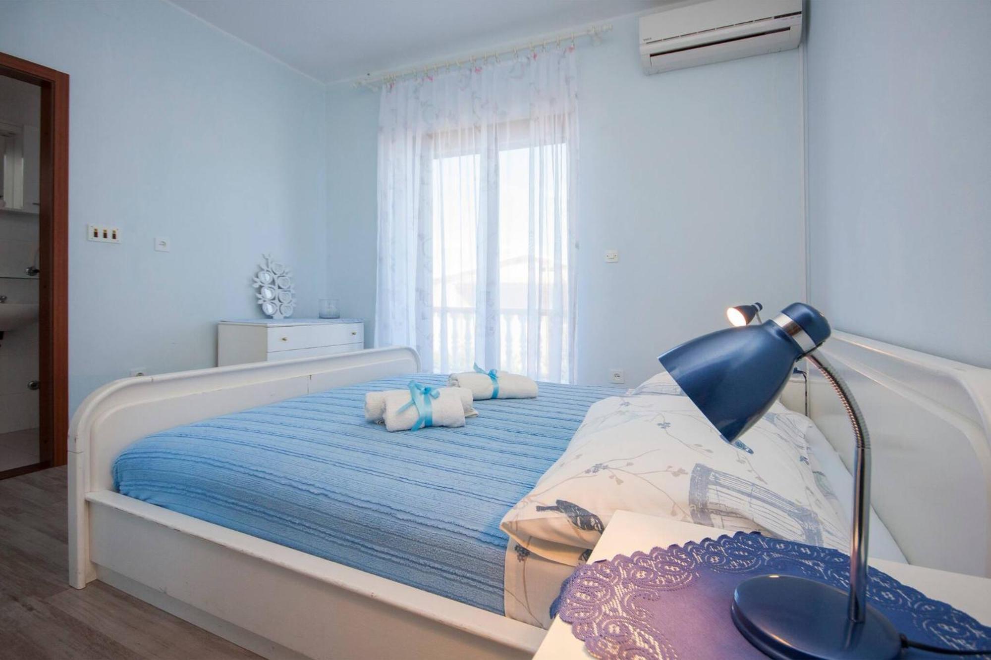 Family Apartments & Rooms Mikelin Primošten Extérieur photo