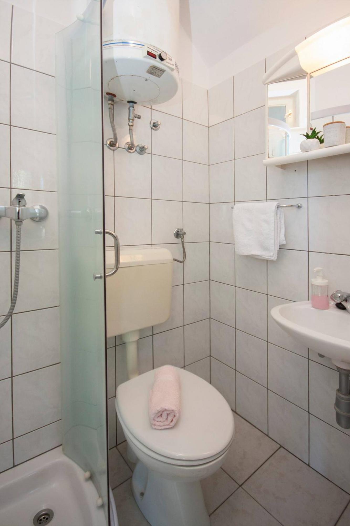 Family Apartments & Rooms Mikelin Primošten Extérieur photo